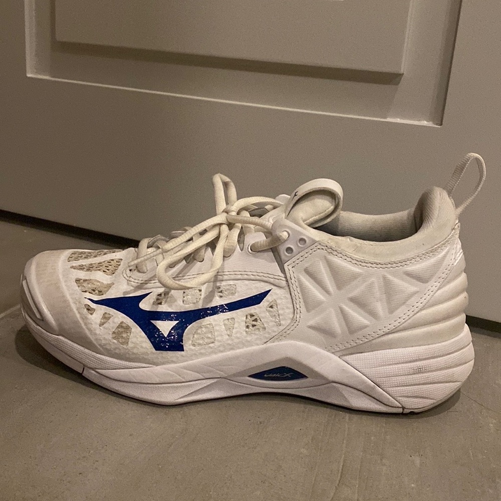 Women’s volleyball court shoes